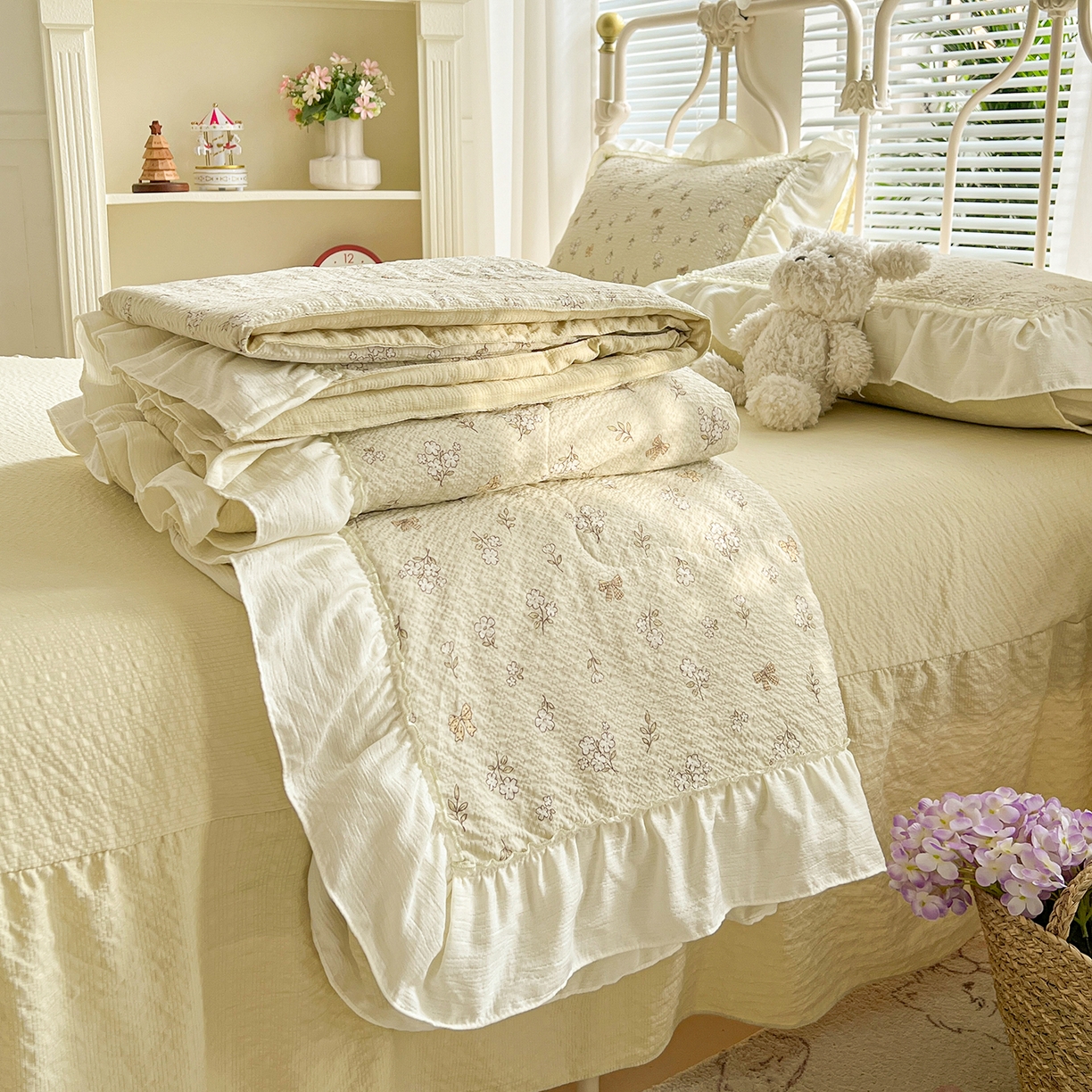 91家纺网 家纺一手货源 找家纺 富米莱（原臻工厂） 2026新款超温柔高弹线密拷花边款泡芙双层纱夏凉被床盖床裙四件套 密拷花边-青提花蝶