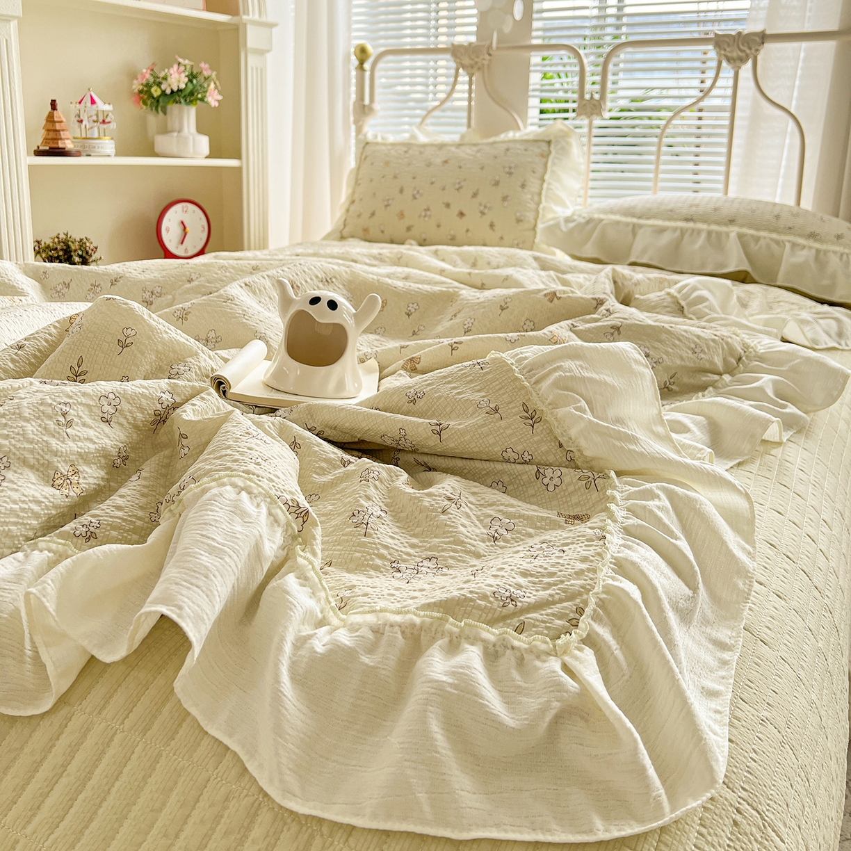 91家纺网 家纺一手货源 找家纺 富米莱（原臻工厂） 2026新款超温柔高弹线密拷花边款泡芙双层纱夏凉被床盖床裙四件套 密拷花边-青提花蝶