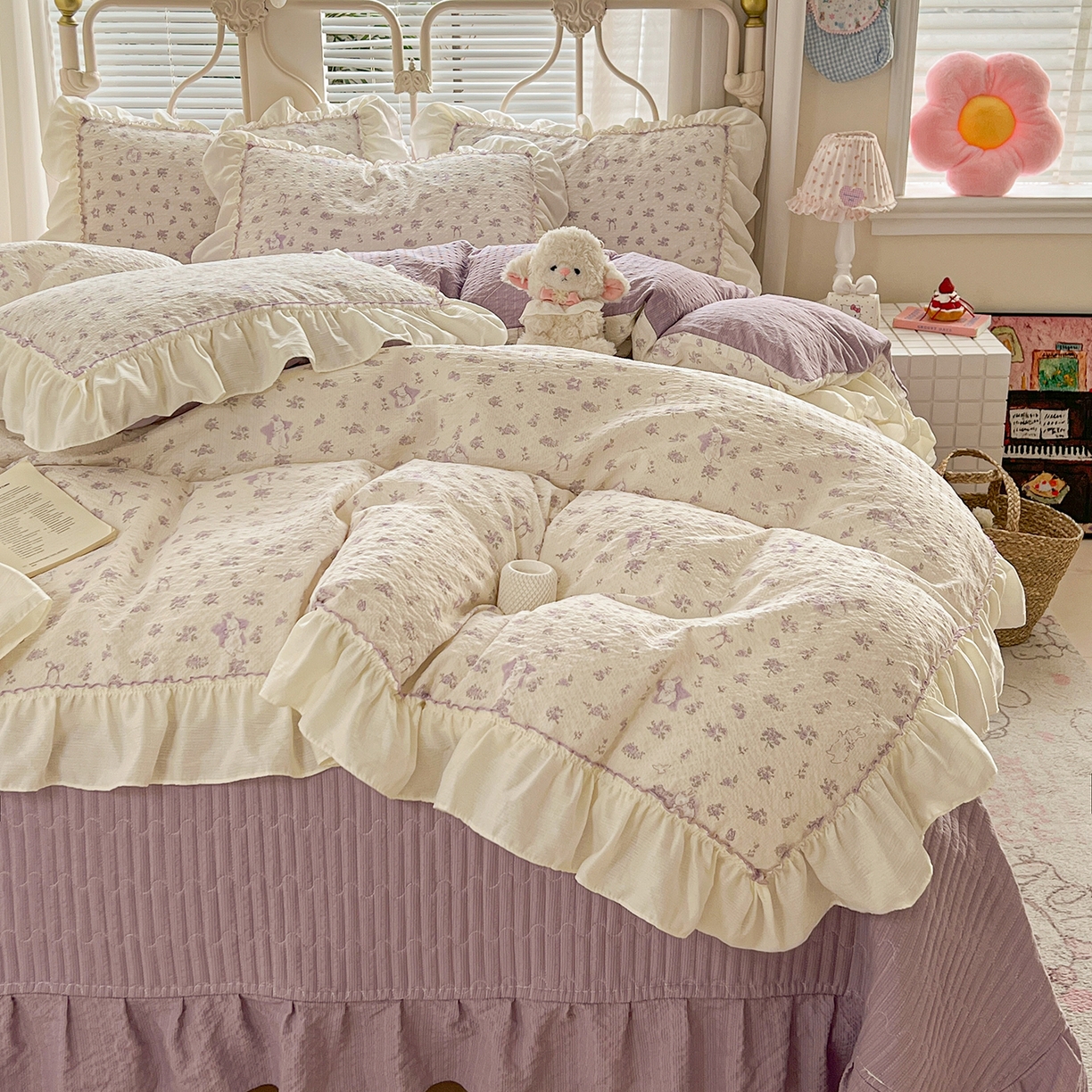 91家纺网 家纺一手货源 找家纺 富米莱（原臻工厂） 2026新款超温柔高弹线密拷花边款泡芙双层纱夏凉被床盖床裙四件套 密拷花边-紫雾小兔