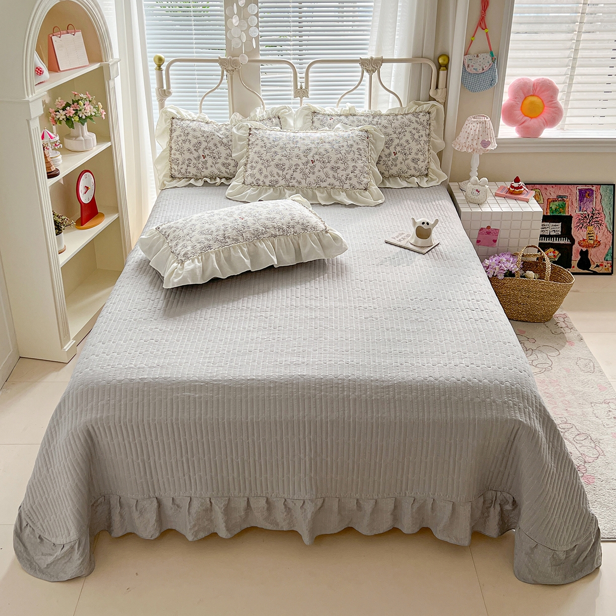 91家纺网 家纺一手货源 找家纺 富米莱（原臻工厂） 2026新款超温柔高弹线密拷花边款泡芙双层纱夏凉被床盖床裙四件套 密拷花边-红豆生南国