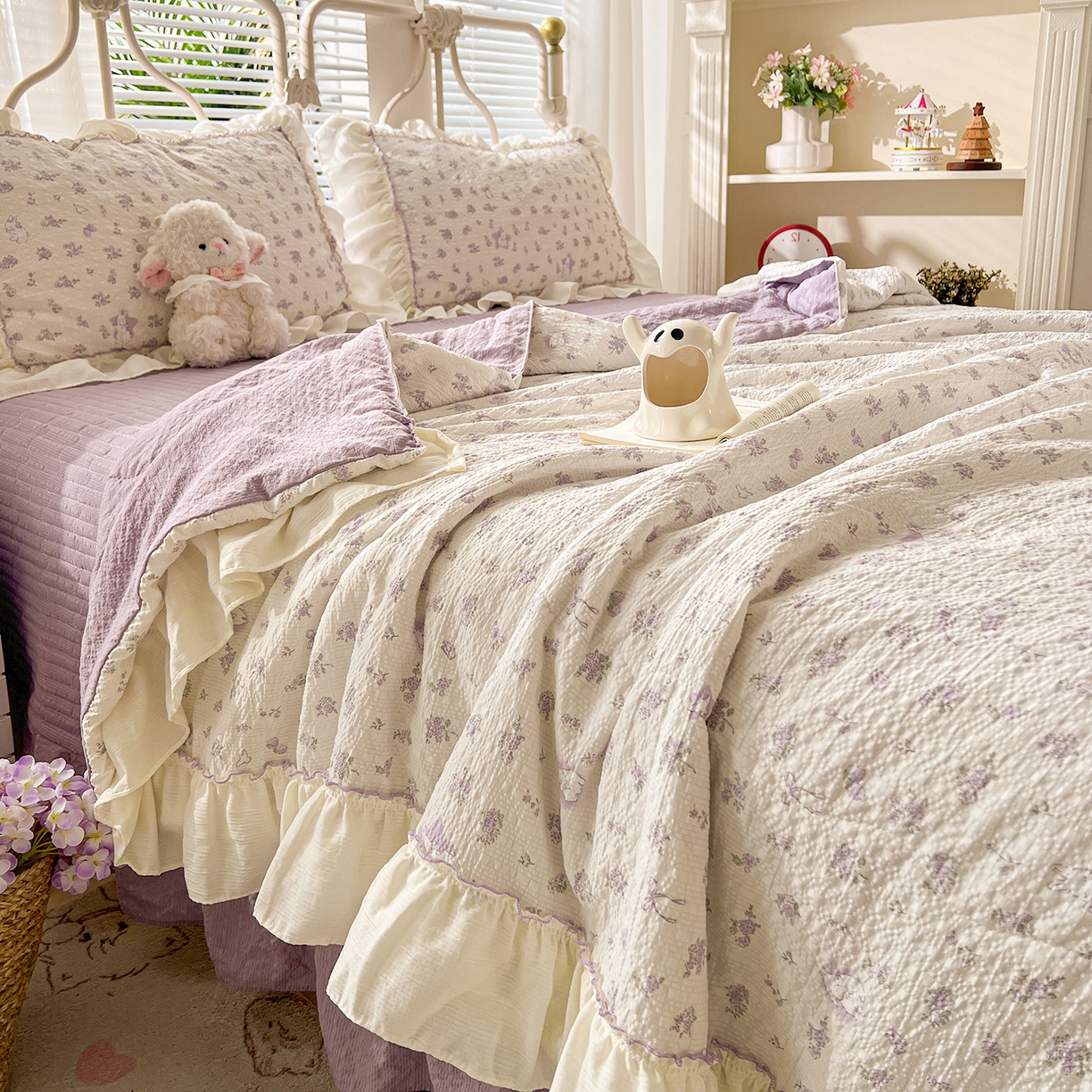 91家纺网 家纺一手货源 找家纺 富米莱（原臻工厂） 2026新款超温柔高弹线密拷花边款泡芙双层纱夏凉被床盖床裙四件套 密拷花边-紫雾小兔
