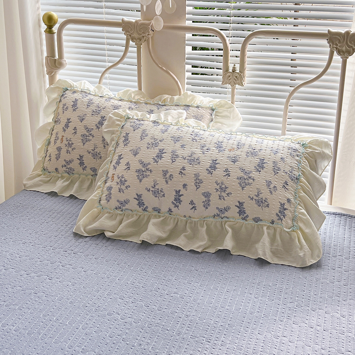 91家纺网 家纺一手货源 找家纺 富米莱（原臻工厂） 2026新款超温柔高弹线密拷花边款泡芙双层纱夏凉被床盖床裙四件套 密拷花边-花屿蓝梦