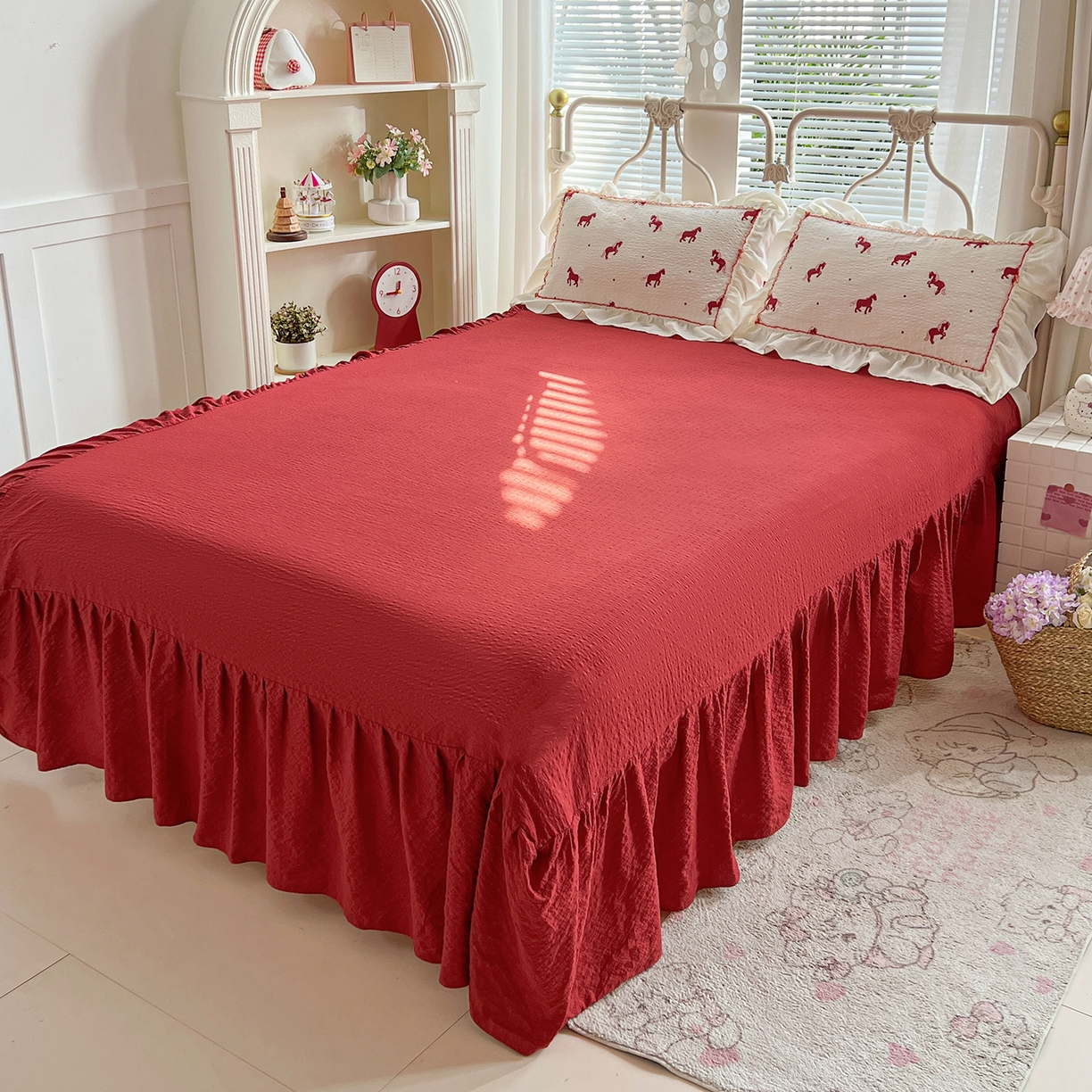 91家纺网 家纺一手货源 找家纺 富米莱（原臻工厂） 2026新款超温柔高弹线密拷花边款泡芙双层纱夏凉被床盖床裙四件套 密拷花边-红马小骑士