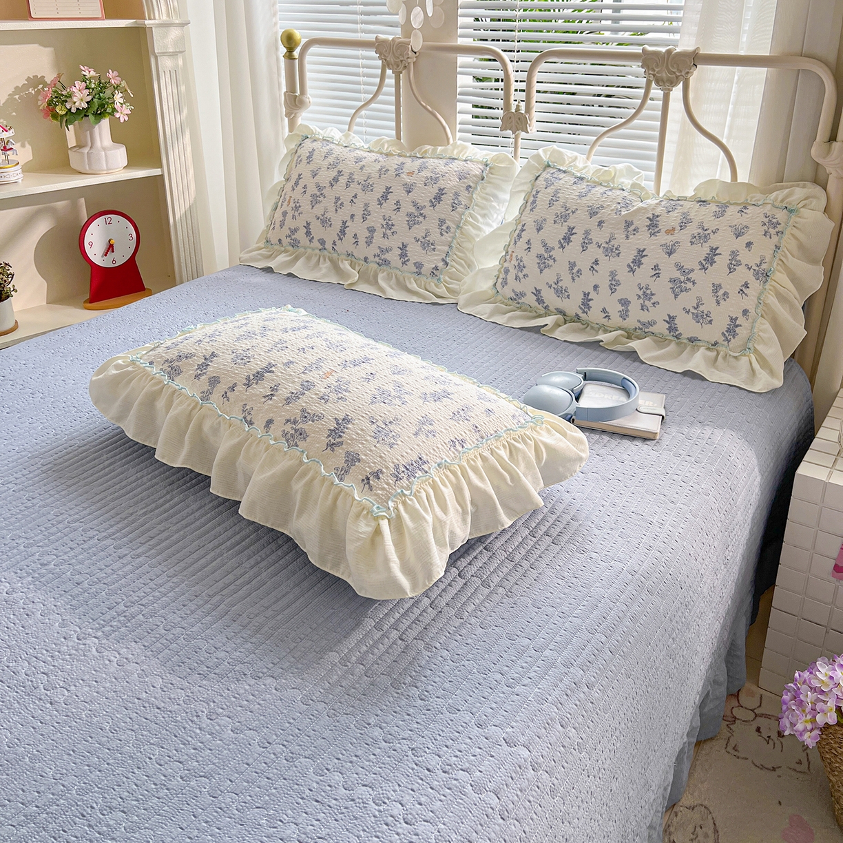 91家纺网 家纺一手货源 找家纺 富米莱（原臻工厂） 2026新款超温柔高弹线密拷花边款泡芙双层纱夏凉被床盖床裙四件套 密拷花边-花屿蓝梦