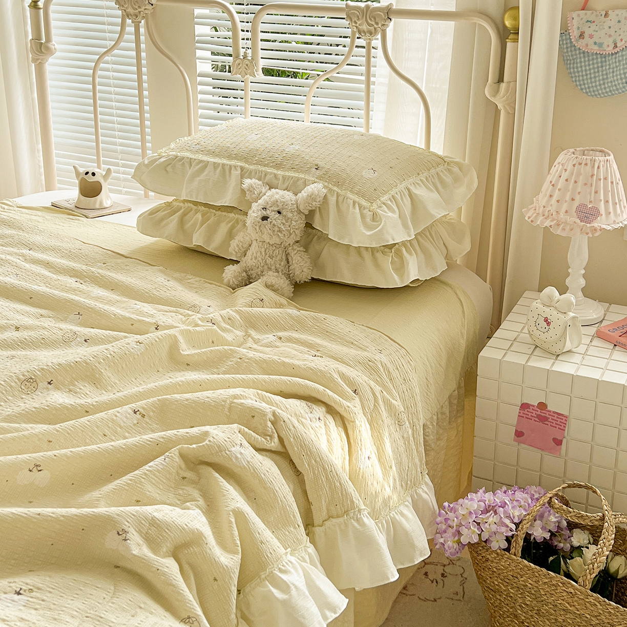 91家纺网 家纺一手货源 找家纺 富米莱（原臻工厂） 2026新款超温柔高弹线密拷花边款泡芙双层纱夏凉被床盖床裙四件套 密拷花边-奶黄草莓