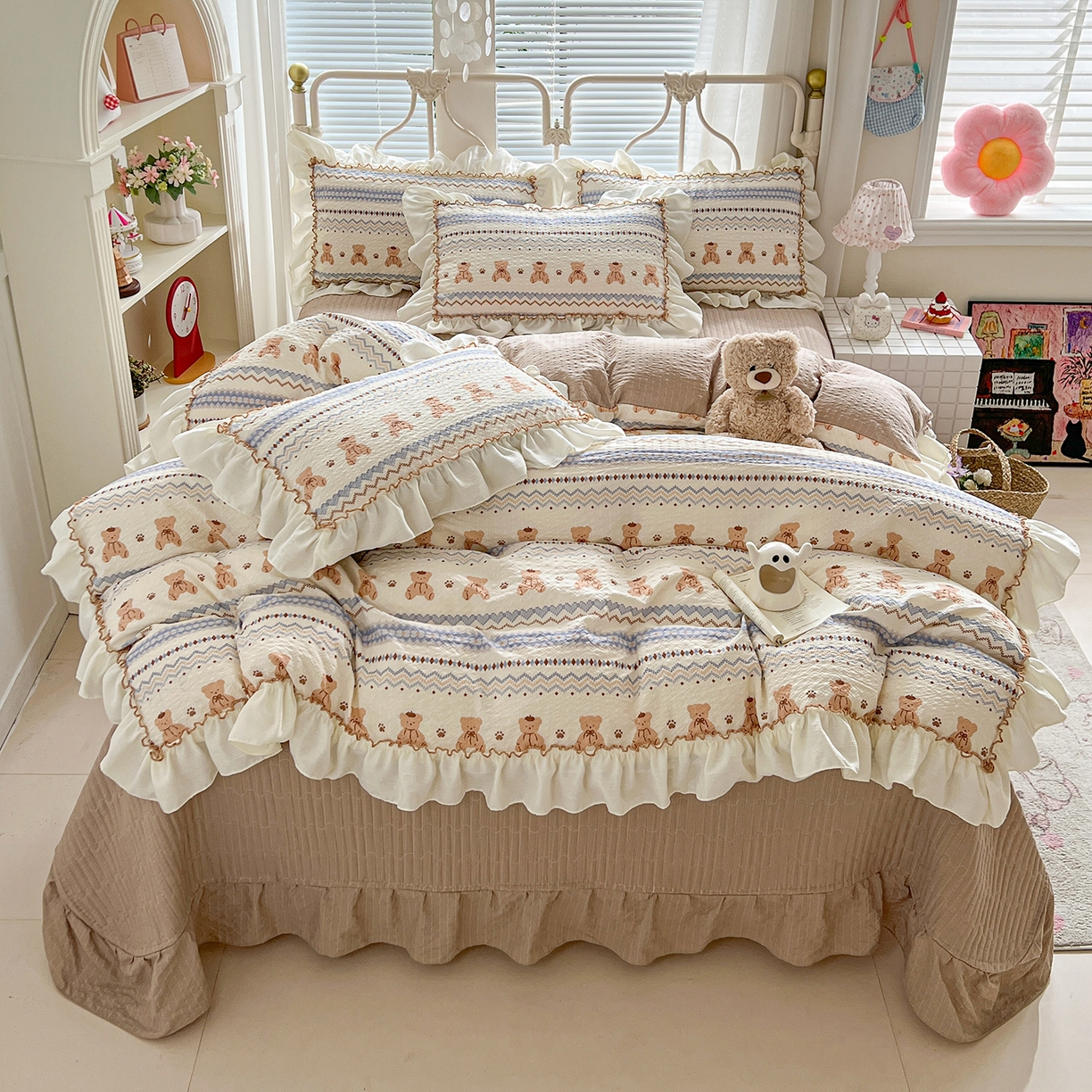 91家纺网 家纺一手货源 找家纺 富米莱（原臻工厂） 2026新款超温柔高弹线密拷花边款泡芙双层纱夏凉被床盖床裙四件套 密拷花边-波西米亚小熊