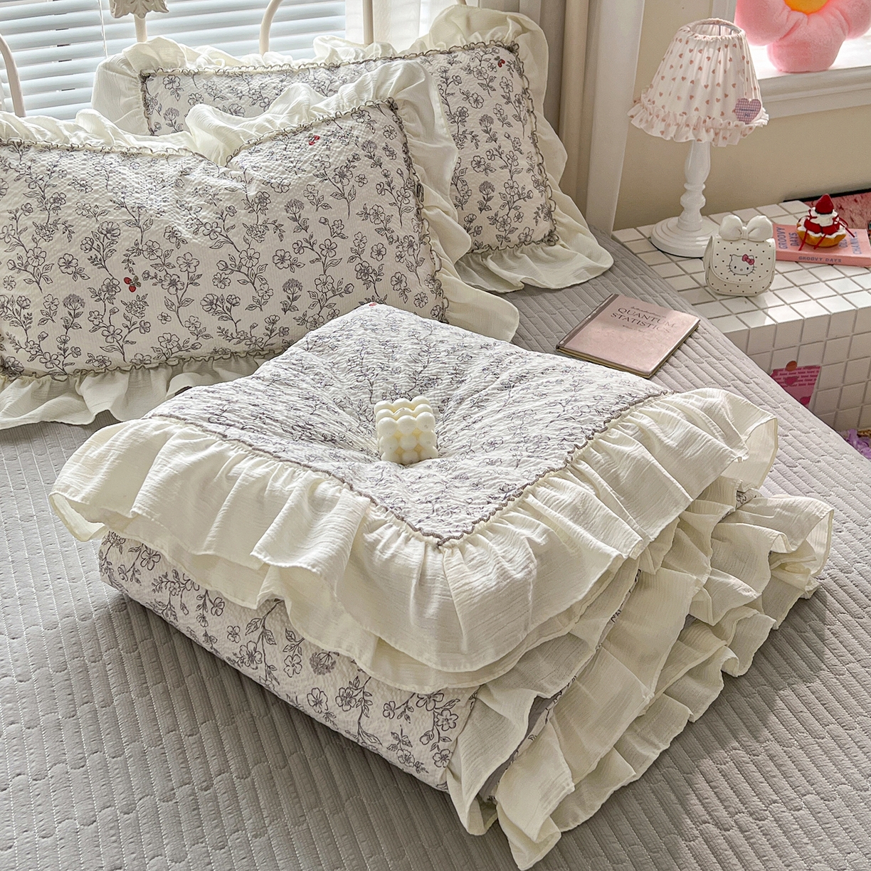 富米莱（原臻工厂） 2026新款超温柔高弹线密拷花边款泡芙双层纱夏凉被床盖床裙四件套 密拷花边-红豆生南国