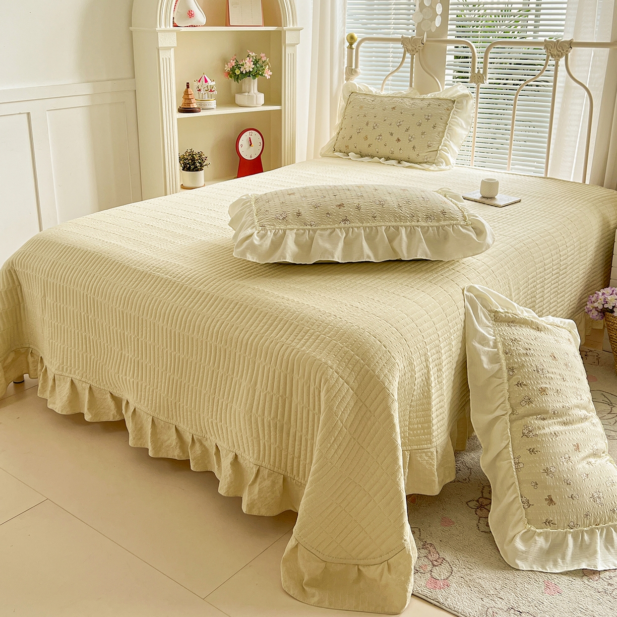 91家纺网 家纺一手货源 找家纺 富米莱（原臻工厂） 2026新款超温柔高弹线密拷花边款泡芙双层纱夏凉被床盖床裙四件套 密拷花边-青提花蝶