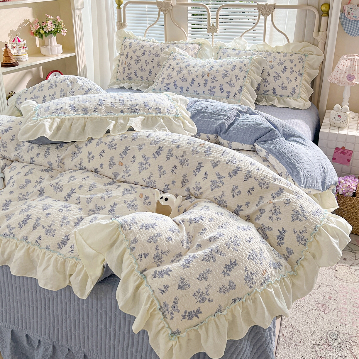 91家纺网 家纺一手货源 找家纺 富米莱（原臻工厂） 2026新款超温柔高弹线密拷花边款泡芙双层纱夏凉被床盖床裙四件套 密拷花边-花屿蓝梦