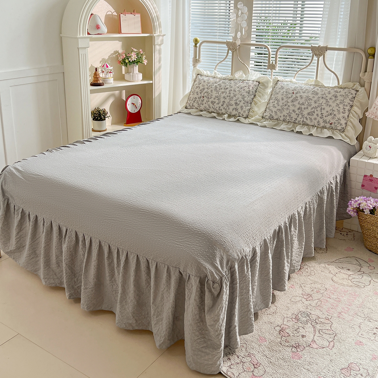 91家纺网 家纺一手货源 找家纺 富米莱（原臻工厂） 2026新款超温柔高弹线密拷花边款泡芙双层纱夏凉被床盖床裙四件套 密拷花边-红豆生南国