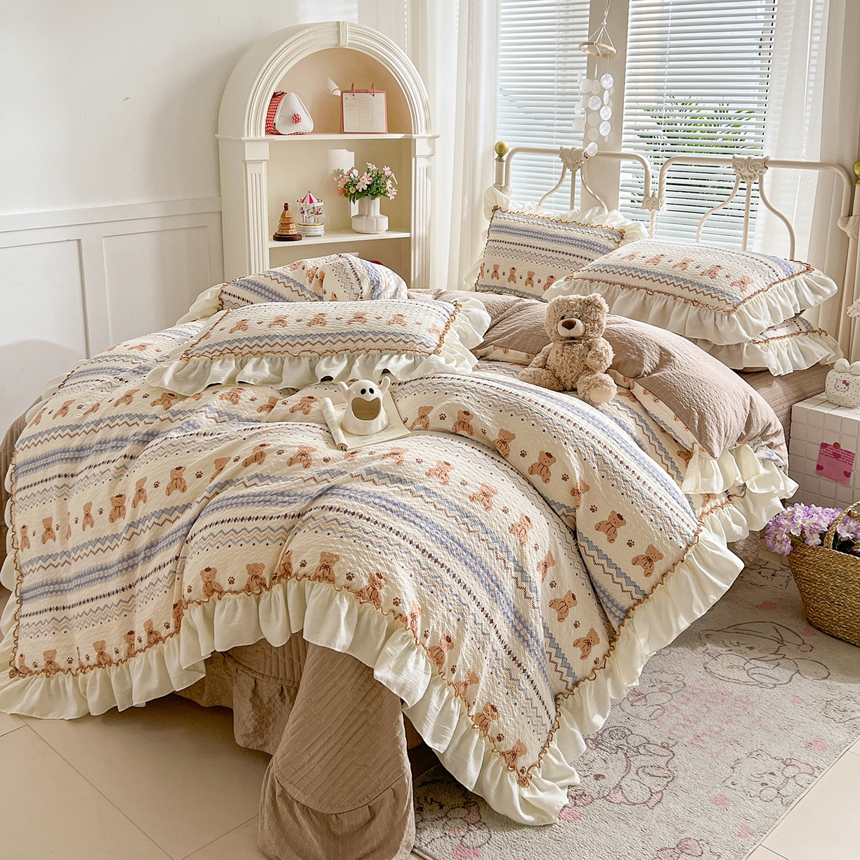 91家纺网 家纺一手货源 找家纺 富米莱（原臻工厂） 2026新款超温柔高弹线密拷花边款泡芙双层纱夏凉被床盖床裙四件套 密拷花边-波西米亚小熊