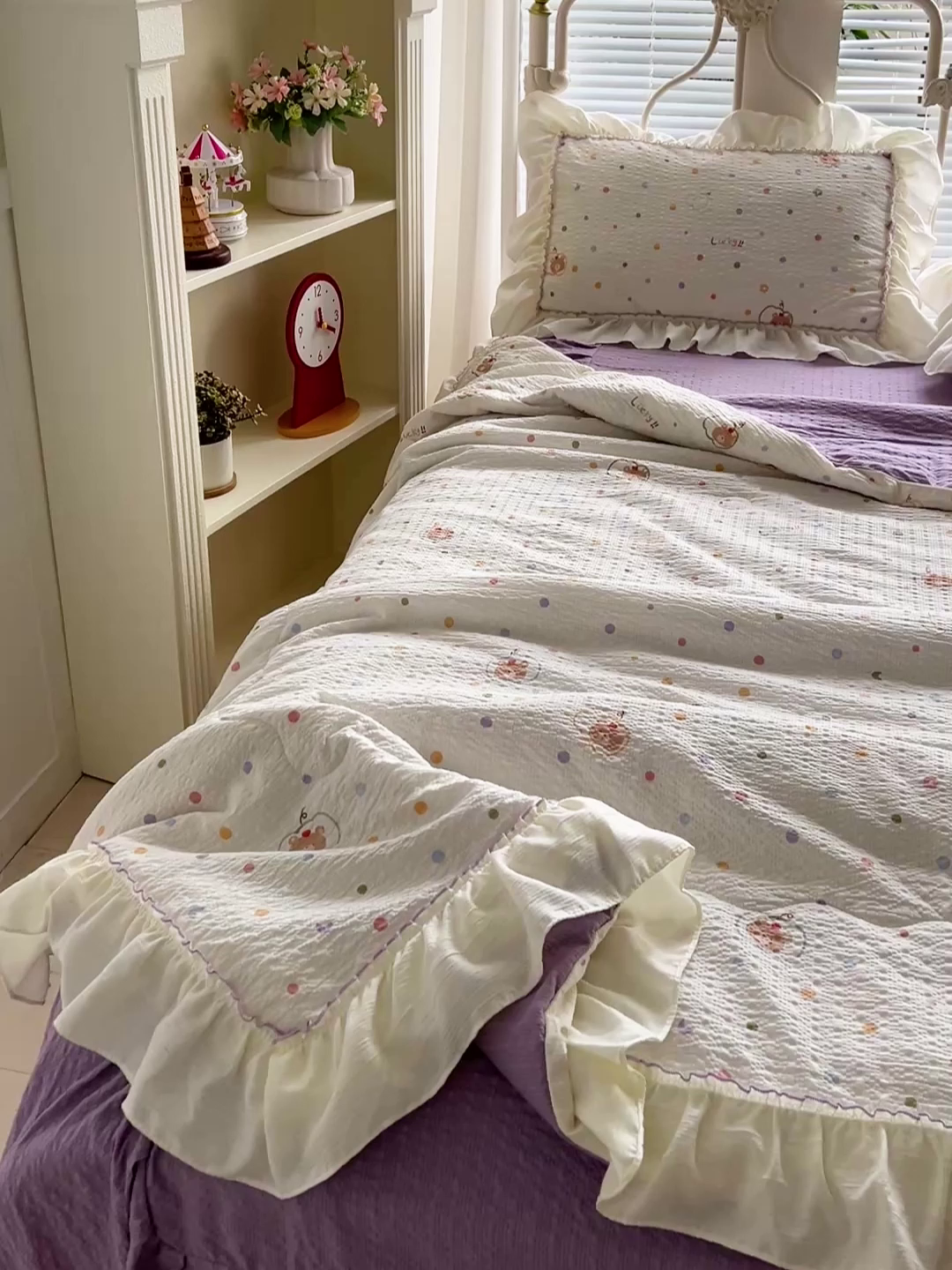 91家纺网 家纺一手货源 找家纺 富米莱（原臻工厂） 2026新款超温柔高弹线密拷花边款泡芙双层纱夏凉被床盖床裙四件套 密拷花边-彩点小熊