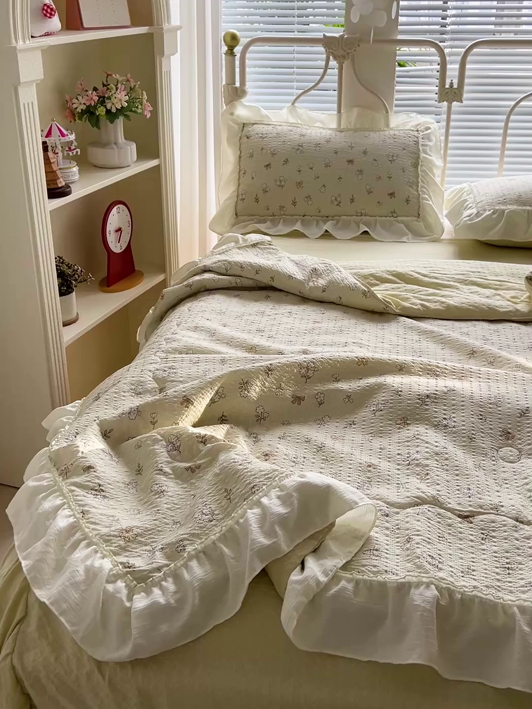 91家纺网 家纺一手货源 找家纺 富米莱（原臻工厂） 2026新款超温柔高弹线密拷花边款泡芙双层纱夏凉被床盖床裙四件套 密拷花边-青提花蝶