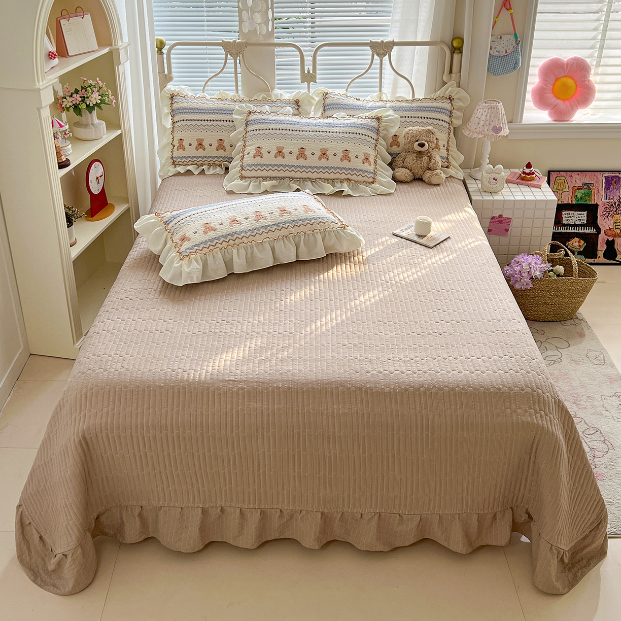 91家纺网 家纺一手货源 找家纺 富米莱（原臻工厂） 2026新款超温柔高弹线密拷花边款泡芙双层纱夏凉被床盖床裙四件套 密拷花边-波西米亚小熊