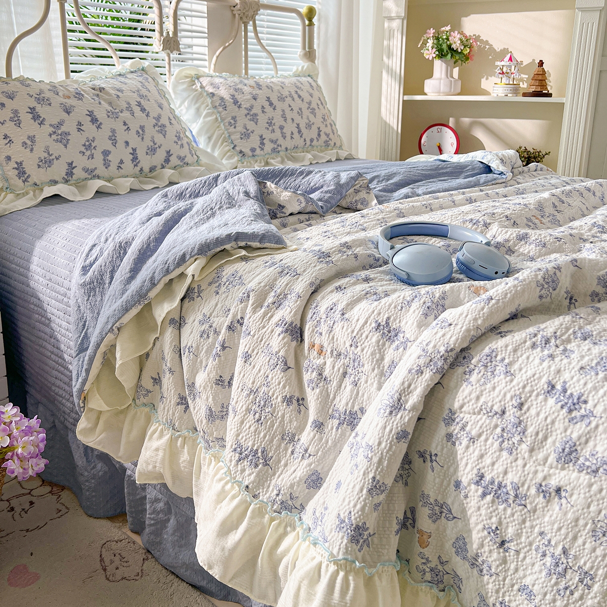 91家纺网 家纺一手货源 找家纺 富米莱（原臻工厂） 2026新款超温柔高弹线密拷花边款泡芙双层纱夏凉被床盖床裙四件套 密拷花边-花屿蓝梦