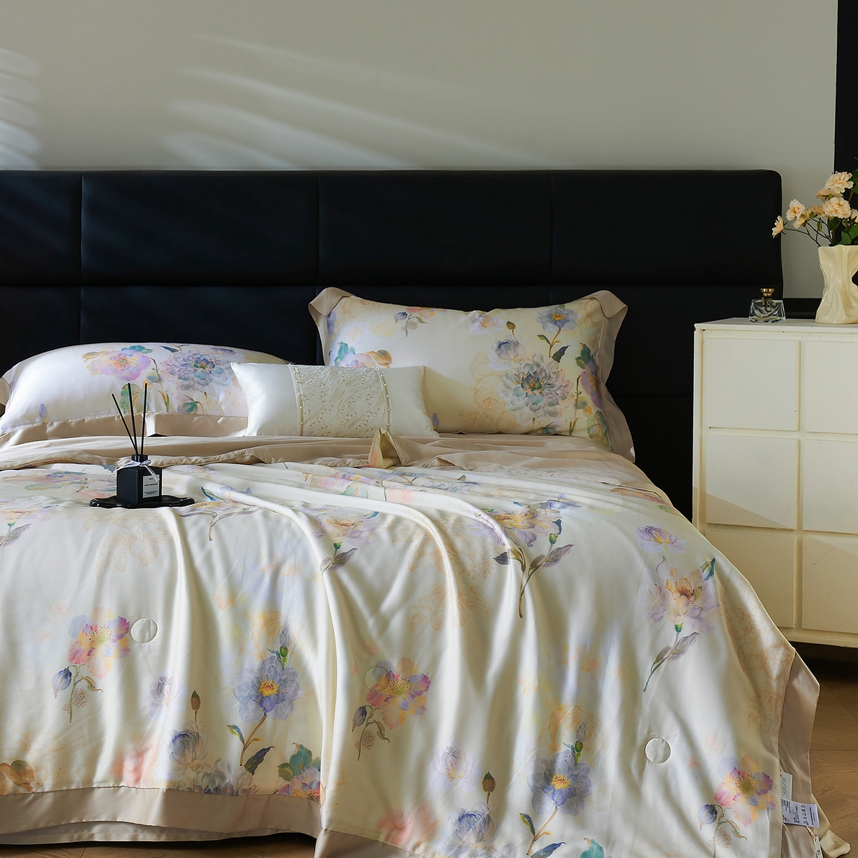 91家纺网 家纺一手货源 找家纺 （总）久典家居 2026新款20%桑蚕丝+80%聚酯纤维宽边印花夏被四件套