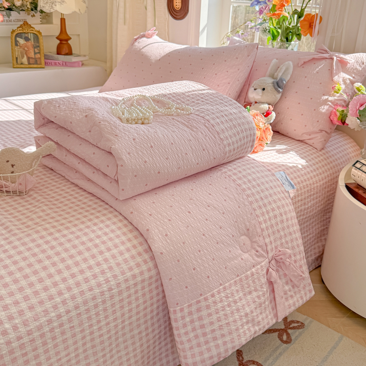 91家纺网 家纺一手货源 找家纺 （总）子钦家纺 2026春夏新款提花泡芙棉拼角蝴蝶结软乎乎的撸猫感单夏被夏被四件套-甜莓气泡