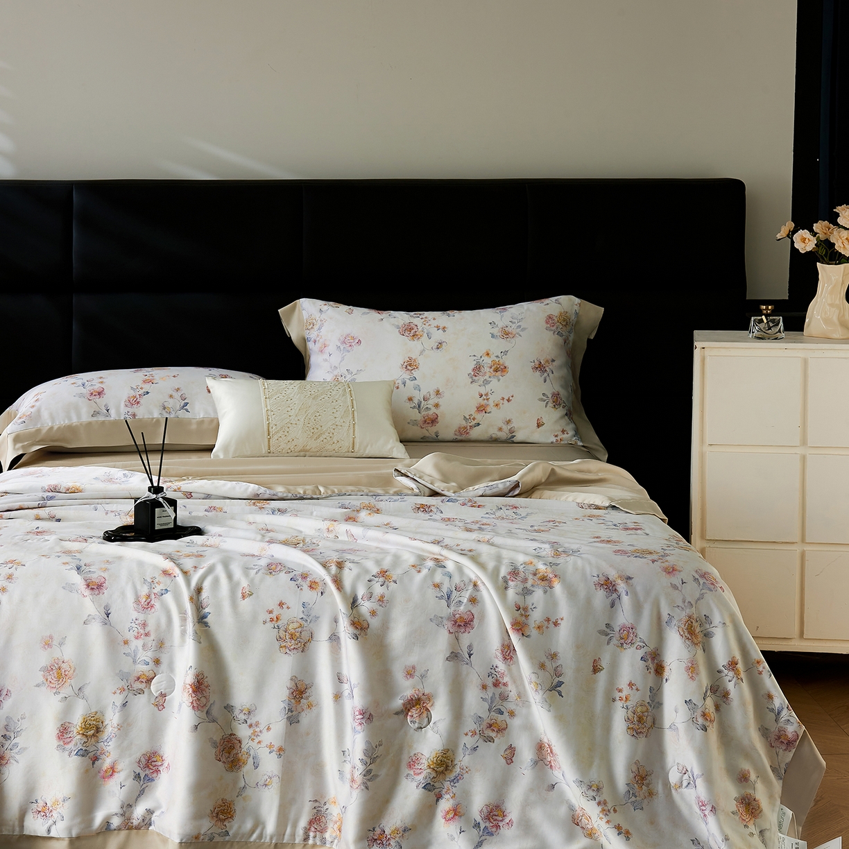 久典家居 2026新款20%桑蚕丝+80%聚酯纤维宽边印花夏被四件套 拂晓