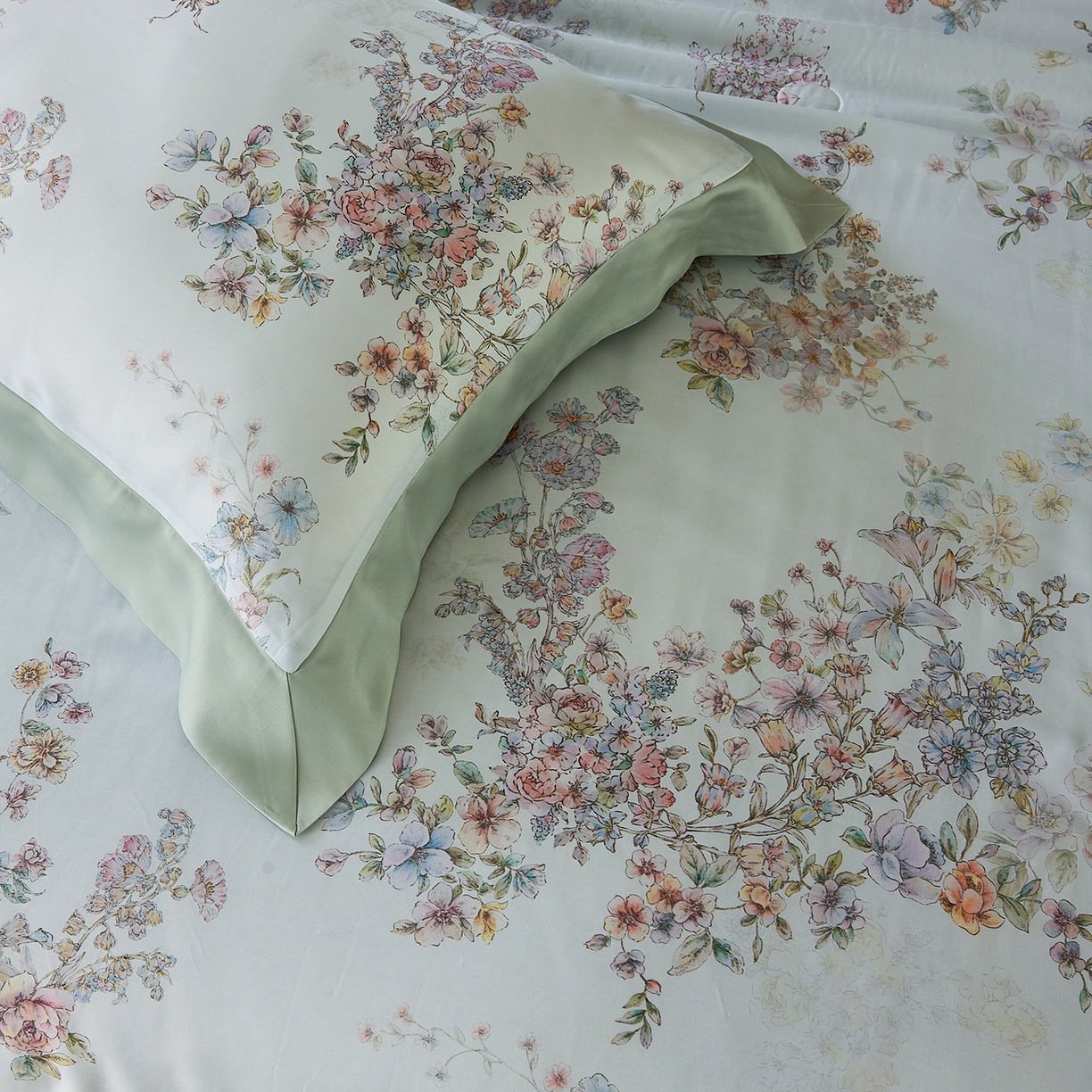 91家纺网 家纺一手货源 找家纺 久典家居 2026新款20%桑蚕丝+80%聚酯纤维宽边印花夏被四件套 景和春日