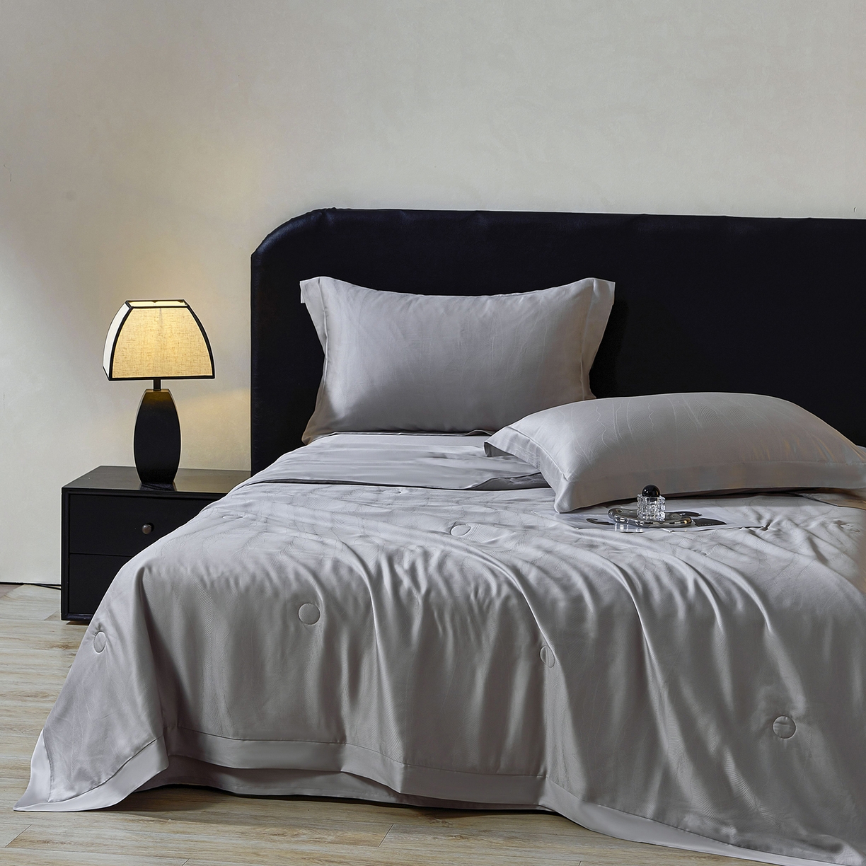 91家纺网 家纺一手货源 找家纺 久典家居 2026新款20%桑蚕丝+80%聚酯纤维提花夏被四件套-锦时系列 锦时-冬