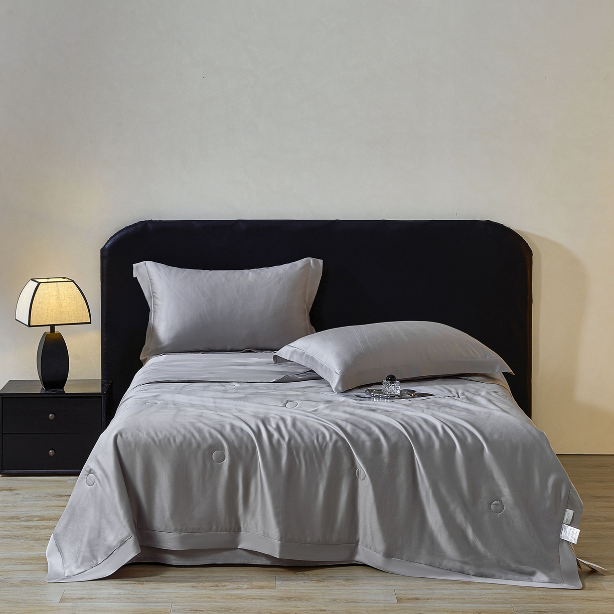 91家纺网 家纺一手货源 找家纺 久典家居 2026新款20%桑蚕丝+80%聚酯纤维提花夏被四件套-锦时系列 锦时-冬