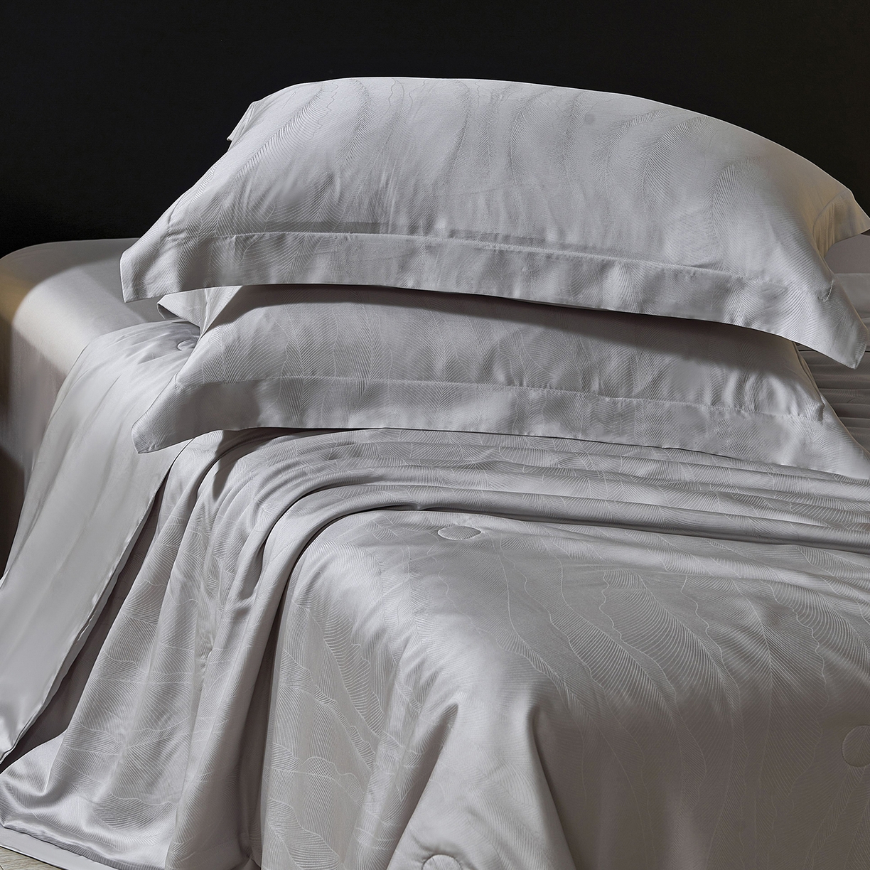 91家纺网 家纺一手货源 找家纺 久典家居 2026新款20%桑蚕丝+80%聚酯纤维提花夏被四件套-锦时系列 锦时-冬