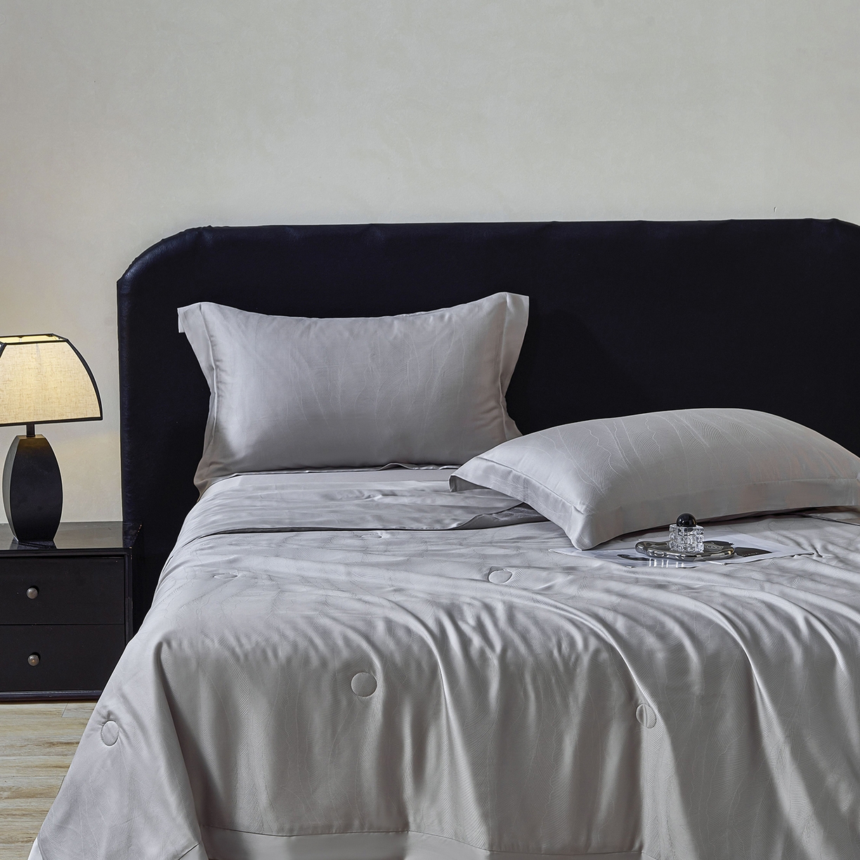 91家纺网 家纺一手货源 找家纺 久典家居 2026新款20%桑蚕丝+80%聚酯纤维提花夏被四件套-锦时系列 锦时-冬