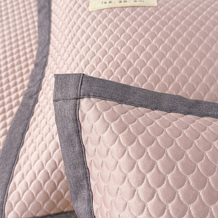 91家纺网 家纺一手货源 找家纺 518家纺 2026春夏新款550克PE中分子豆豆凉席单枕套【提供买家秀】 摩卡-粉