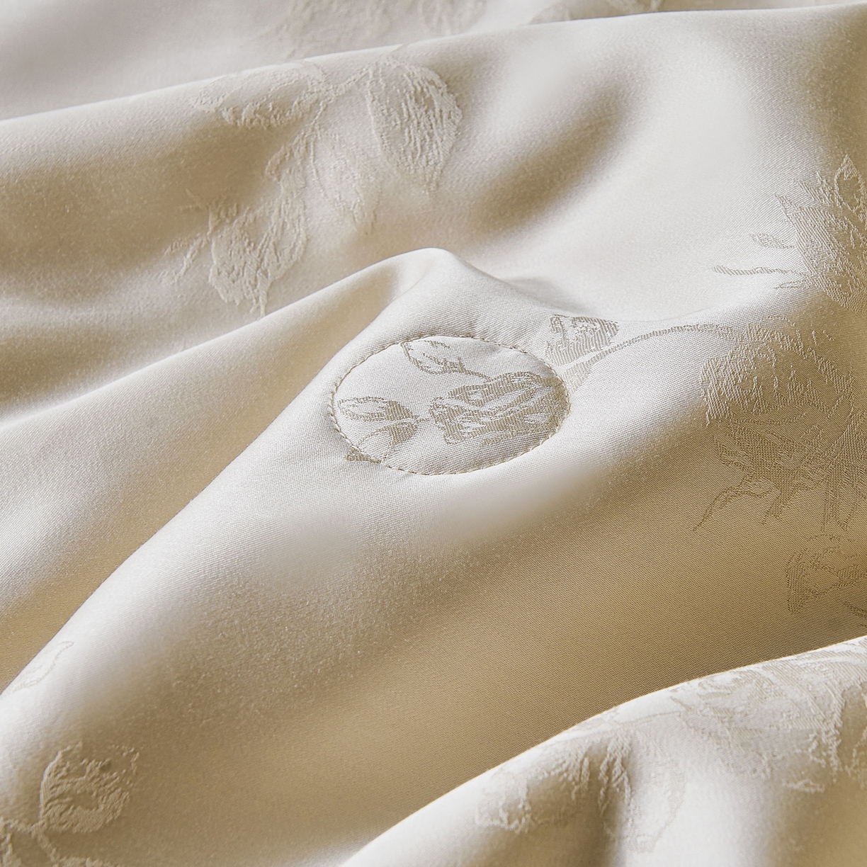 91家纺网 家纺一手货源 找家纺 久典家居 2026新款20%桑蚕丝+80%聚酯纤维提花夏被四件套-锦时系列 锦时-秋