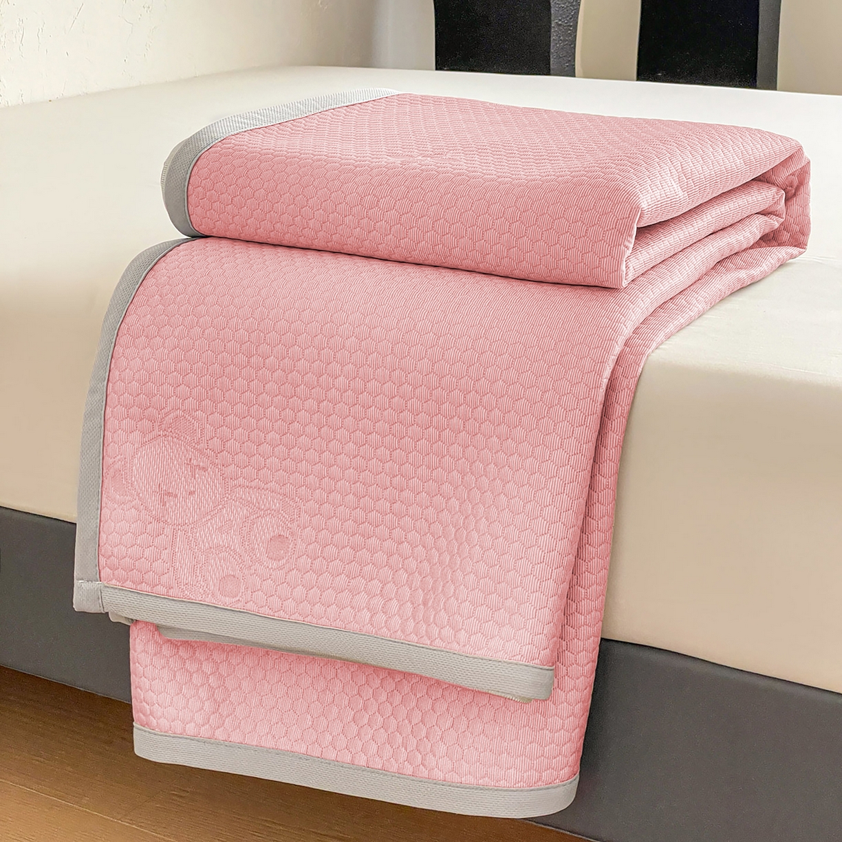 91家纺网 家纺一手货源 找家纺 维娜斯 2026新款印花冰豆豆凉席单人宿舍冰豆豆席子 四叶熊粉