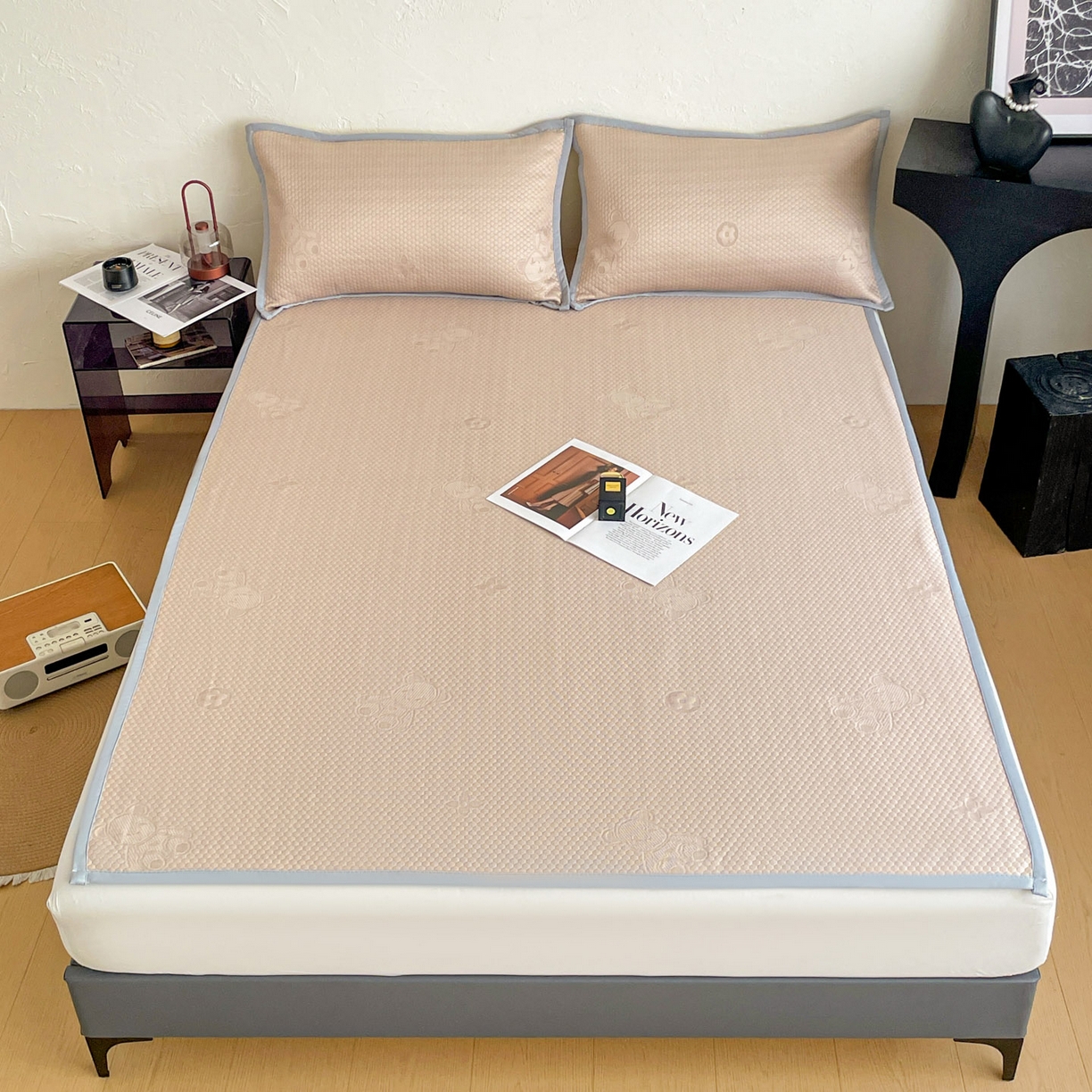 91家纺网 家纺一手货源 找家纺 维娜斯 2026新款印花冰豆豆凉席单人宿舍冰豆豆席子 四叶熊咖