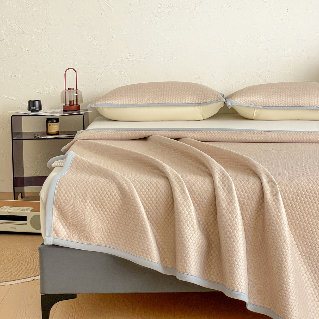 91家纺网 家纺一手货源 找家纺 维娜斯 2026新款印花冰豆豆凉席单人宿舍冰豆豆席子 四叶熊咖