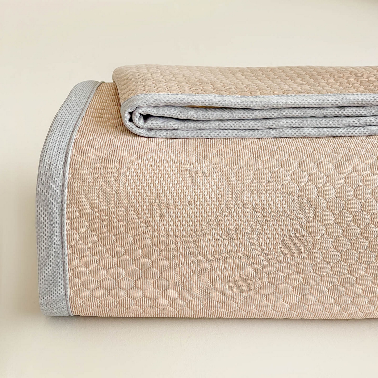 91家纺网 家纺一手货源 找家纺 维娜斯 2026新款印花冰豆豆凉席单人宿舍冰豆豆席子 四叶熊咖