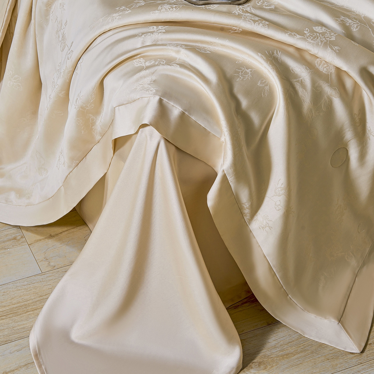 91家纺网 家纺一手货源 找家纺 久典家居 2026新款20%桑蚕丝+80%聚酯纤维提花夏被四件套-锦时系列 锦时-秋