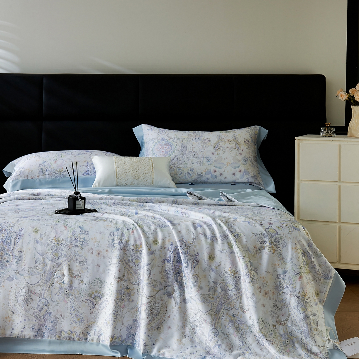 久典家居 2026新款20%桑蚕丝+80%聚酯纤维宽边印花夏被四件套 洛夏