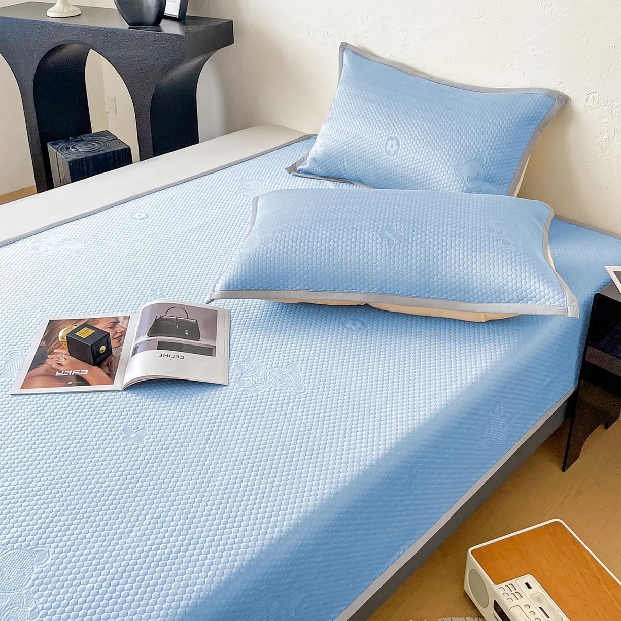 91家纺网 家纺一手货源 找家纺 维娜斯 2026新款印花冰豆豆凉席单人宿舍冰豆豆席子 四叶熊蓝