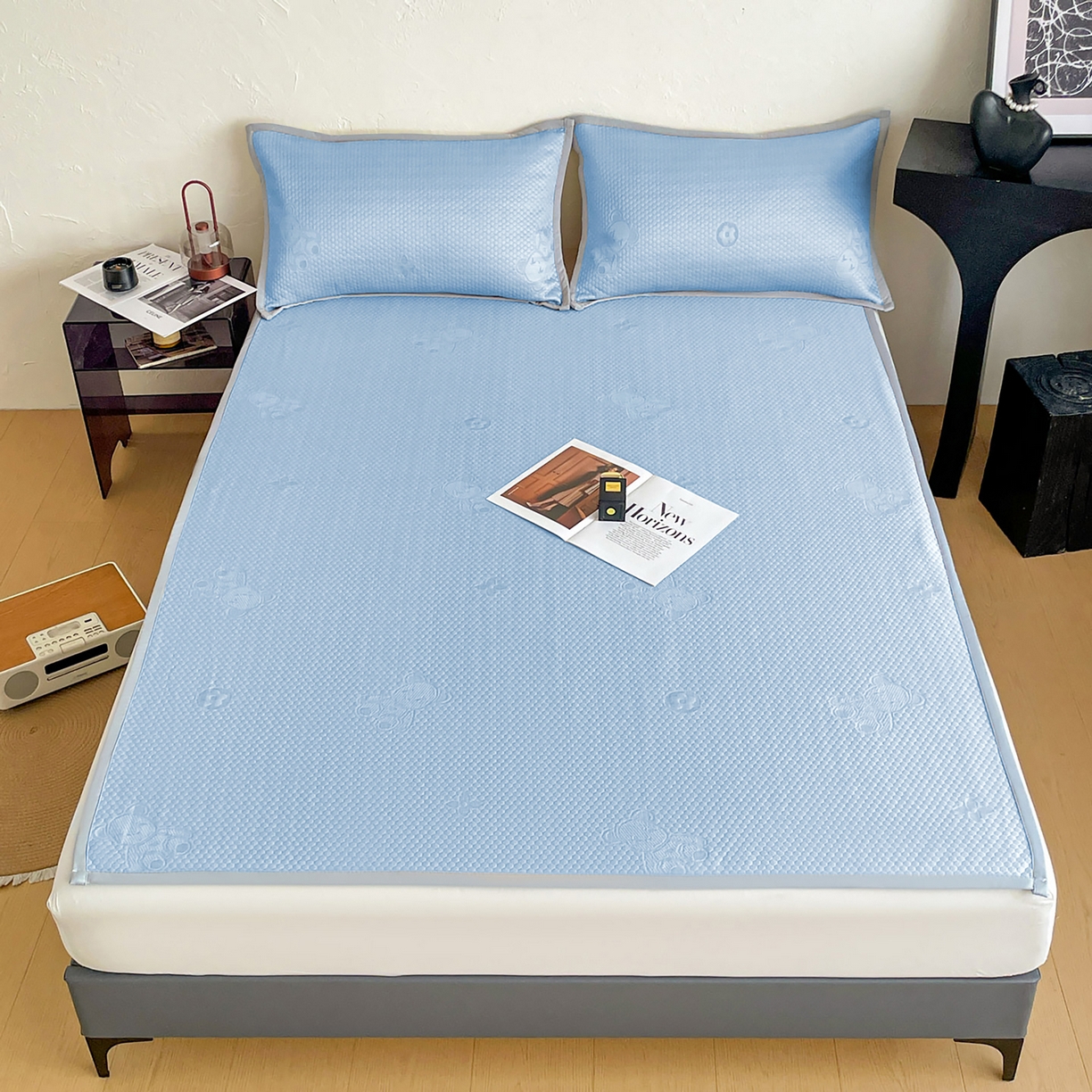 91家纺网 家纺一手货源 找家纺 维娜斯 2026新款印花冰豆豆凉席单人宿舍冰豆豆席子 四叶熊蓝