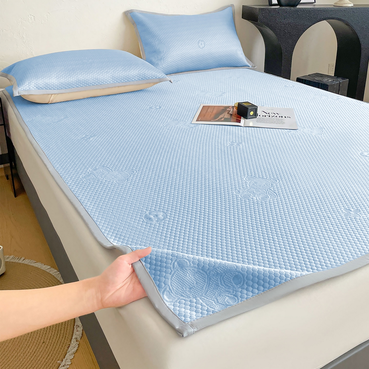 91家纺网 家纺一手货源 找家纺 维娜斯 2026新款印花冰豆豆凉席单人宿舍冰豆豆席子 四叶熊蓝