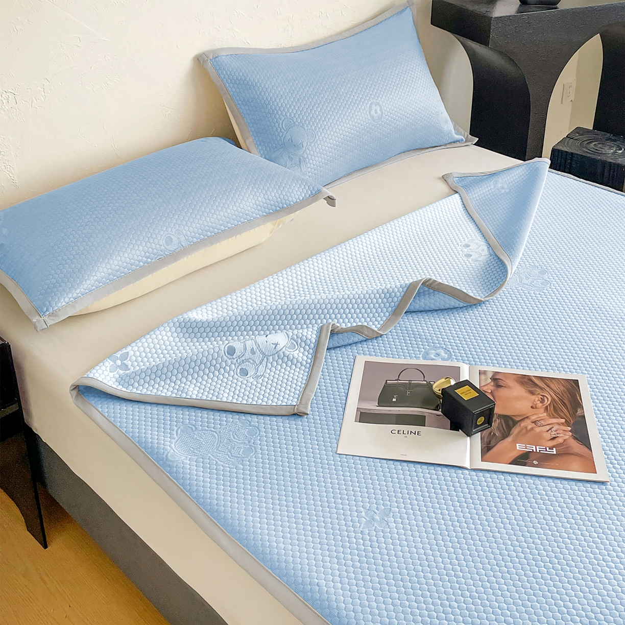 91家纺网 家纺一手货源 找家纺 维娜斯 2026新款印花冰豆豆凉席单人宿舍冰豆豆席子 四叶熊蓝