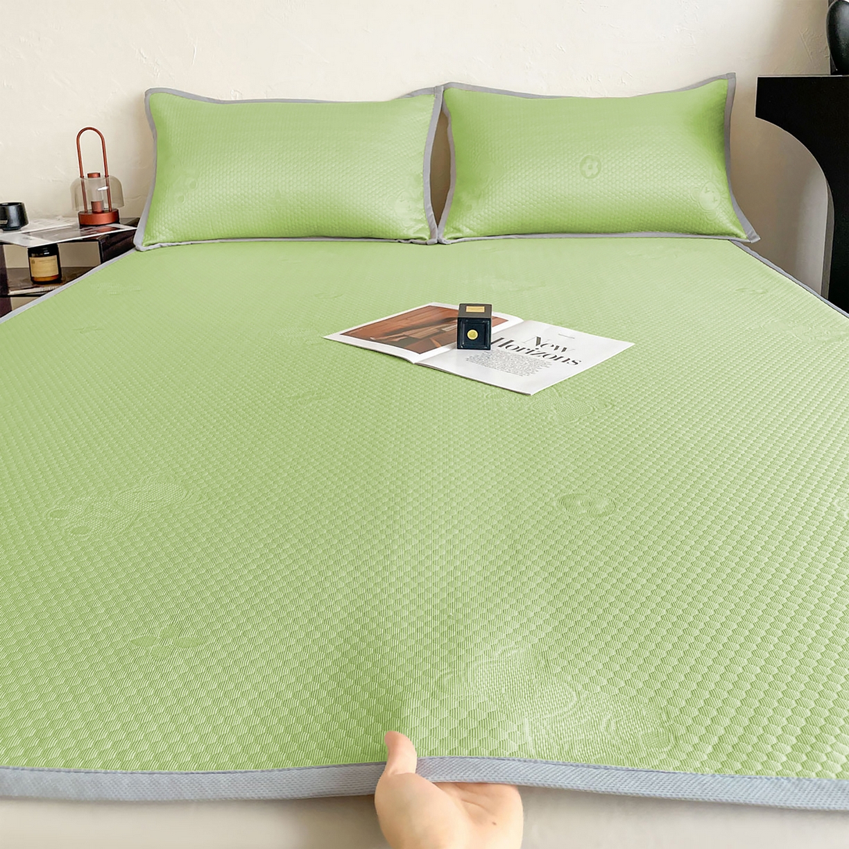 91家纺网 家纺一手货源 找家纺 维娜斯 2026新款印花冰豆豆凉席单人宿舍冰豆豆席子 四叶熊绿