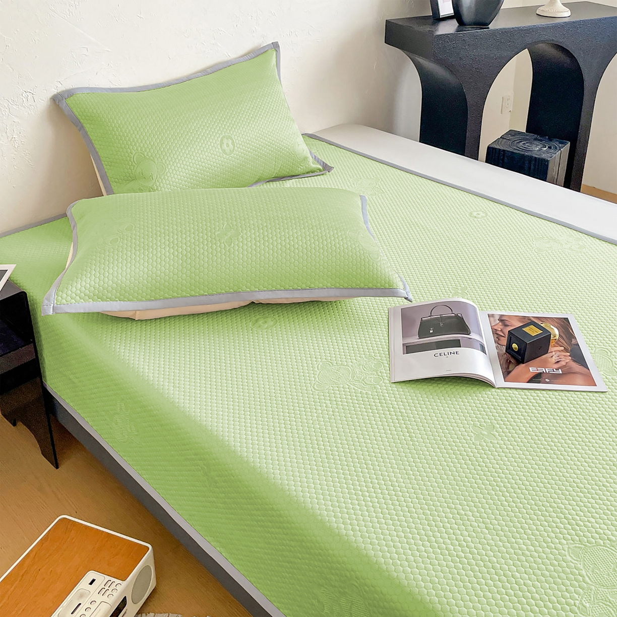 91家纺网 家纺一手货源 找家纺 维娜斯 2026新款印花冰豆豆凉席单人宿舍冰豆豆席子 四叶熊绿