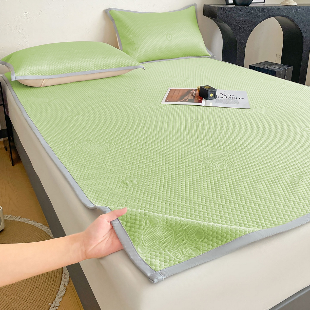 91家纺网 家纺一手货源 找家纺 维娜斯 2026新款印花冰豆豆凉席单人宿舍冰豆豆席子 四叶熊绿