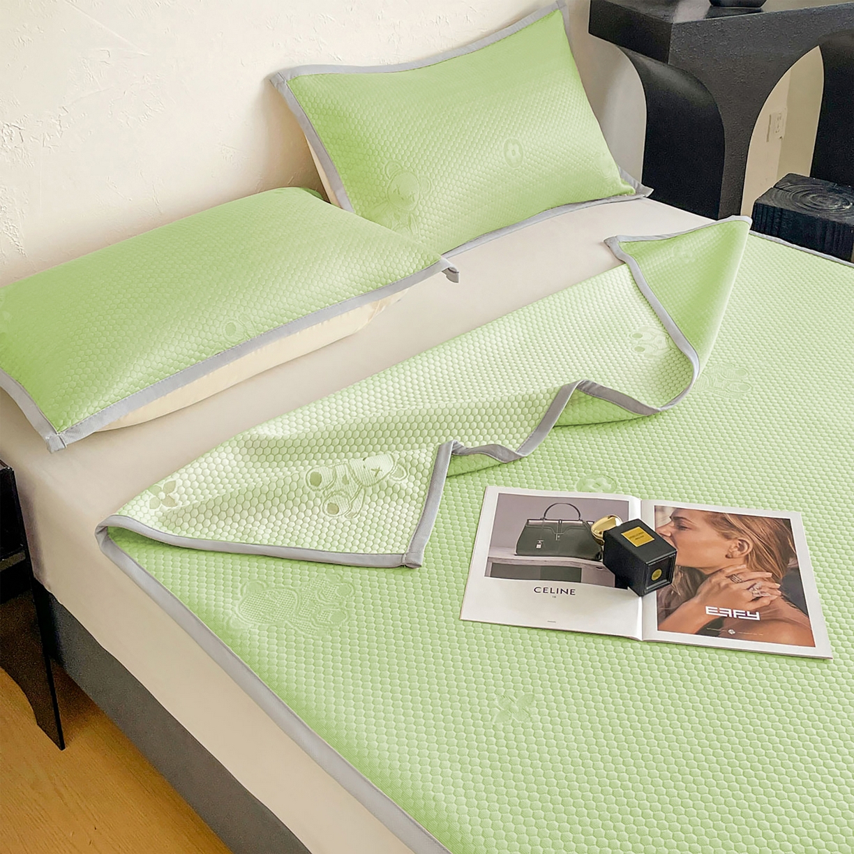 91家纺网 家纺一手货源 找家纺 维娜斯 2026新款印花冰豆豆凉席单人宿舍冰豆豆席子 四叶熊绿