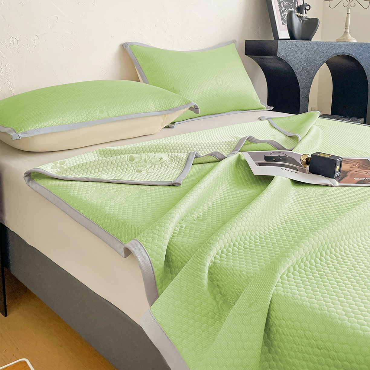 91家纺网 家纺一手货源 找家纺 维娜斯 2026新款印花冰豆豆凉席单人宿舍冰豆豆席子 四叶熊绿