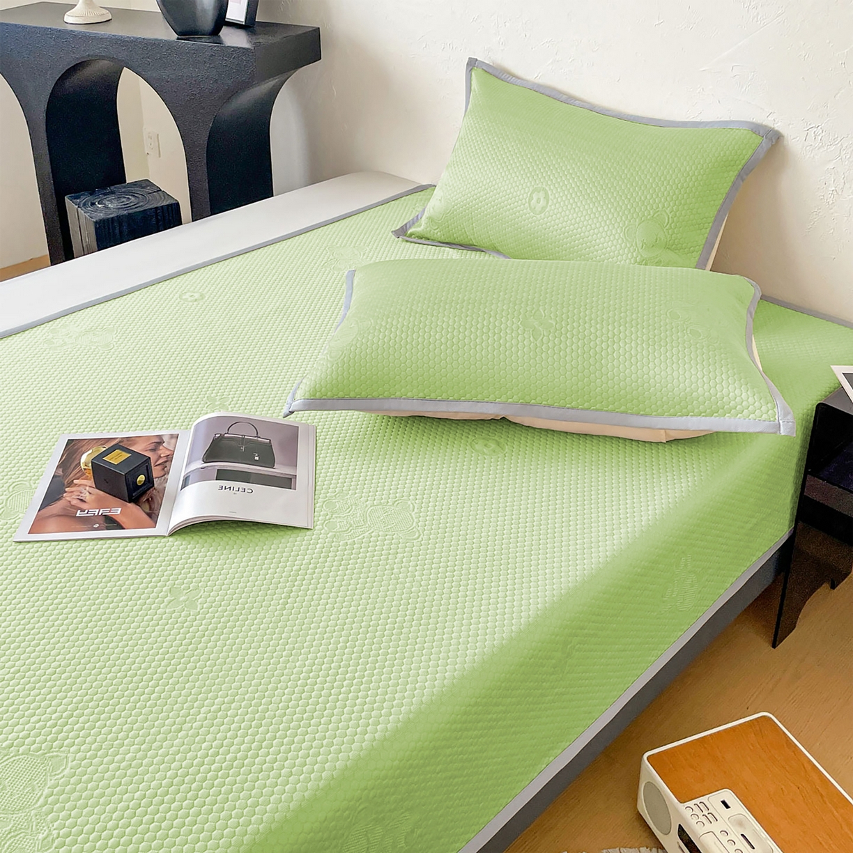 91家纺网 家纺一手货源 找家纺 维娜斯 2026新款印花冰豆豆凉席单人宿舍冰豆豆席子 四叶熊绿