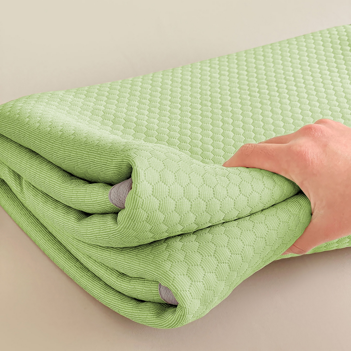 91家纺网 家纺一手货源 找家纺 维娜斯 2026新款印花冰豆豆凉席单人宿舍冰豆豆席子 四叶熊绿