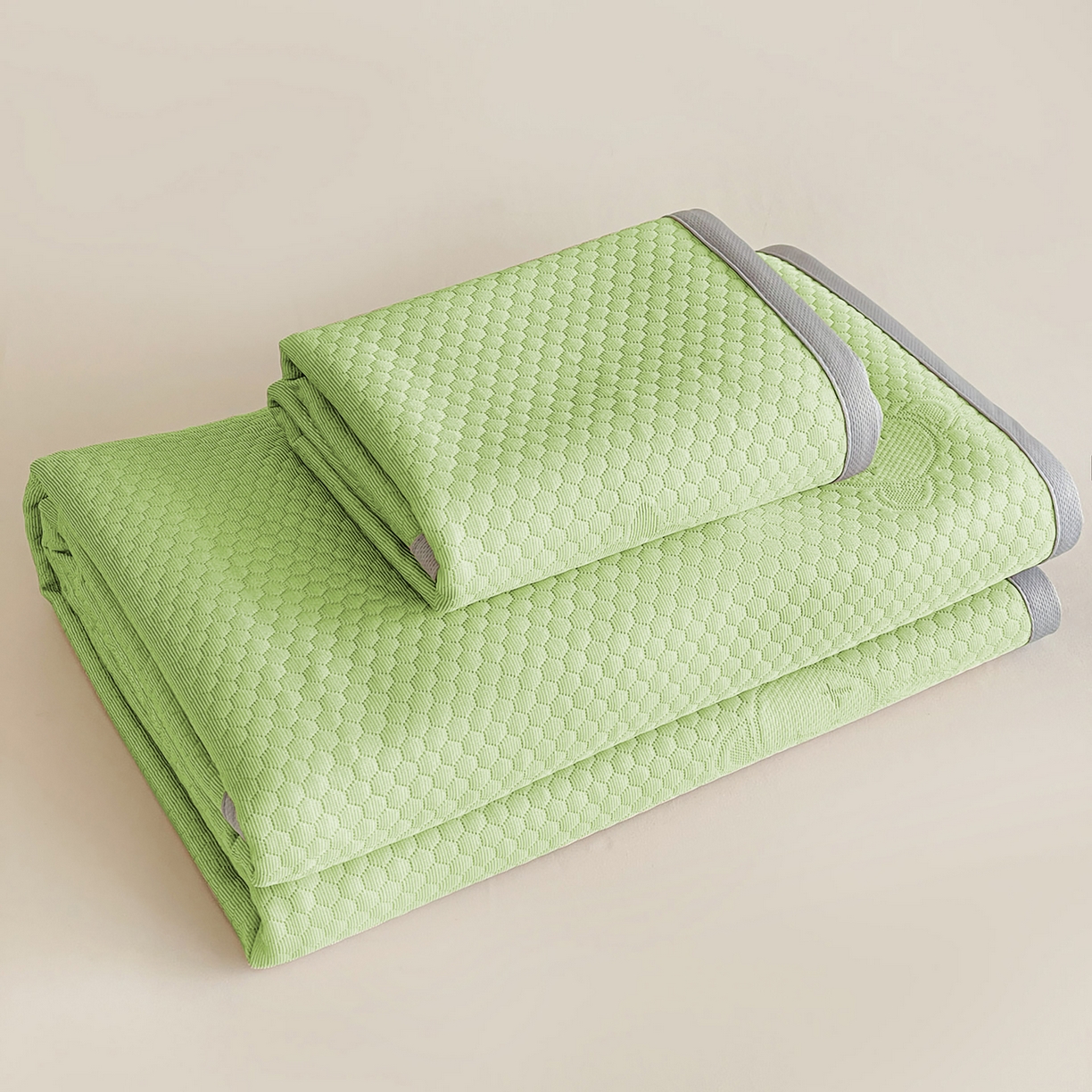 91家纺网 家纺一手货源 找家纺 维娜斯 2026新款印花冰豆豆凉席单人宿舍冰豆豆席子 四叶熊绿