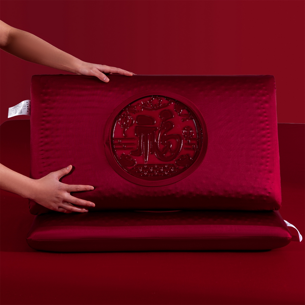 91家纺网 家纺一手货源 找家纺 土多多枕芯 2026新款直播爆款凝胶记忆棉枕头大红婚庆枕芯结婚婚礼恒温记忆棉 婚庆凝胶记忆枕-福 40x70cm/只