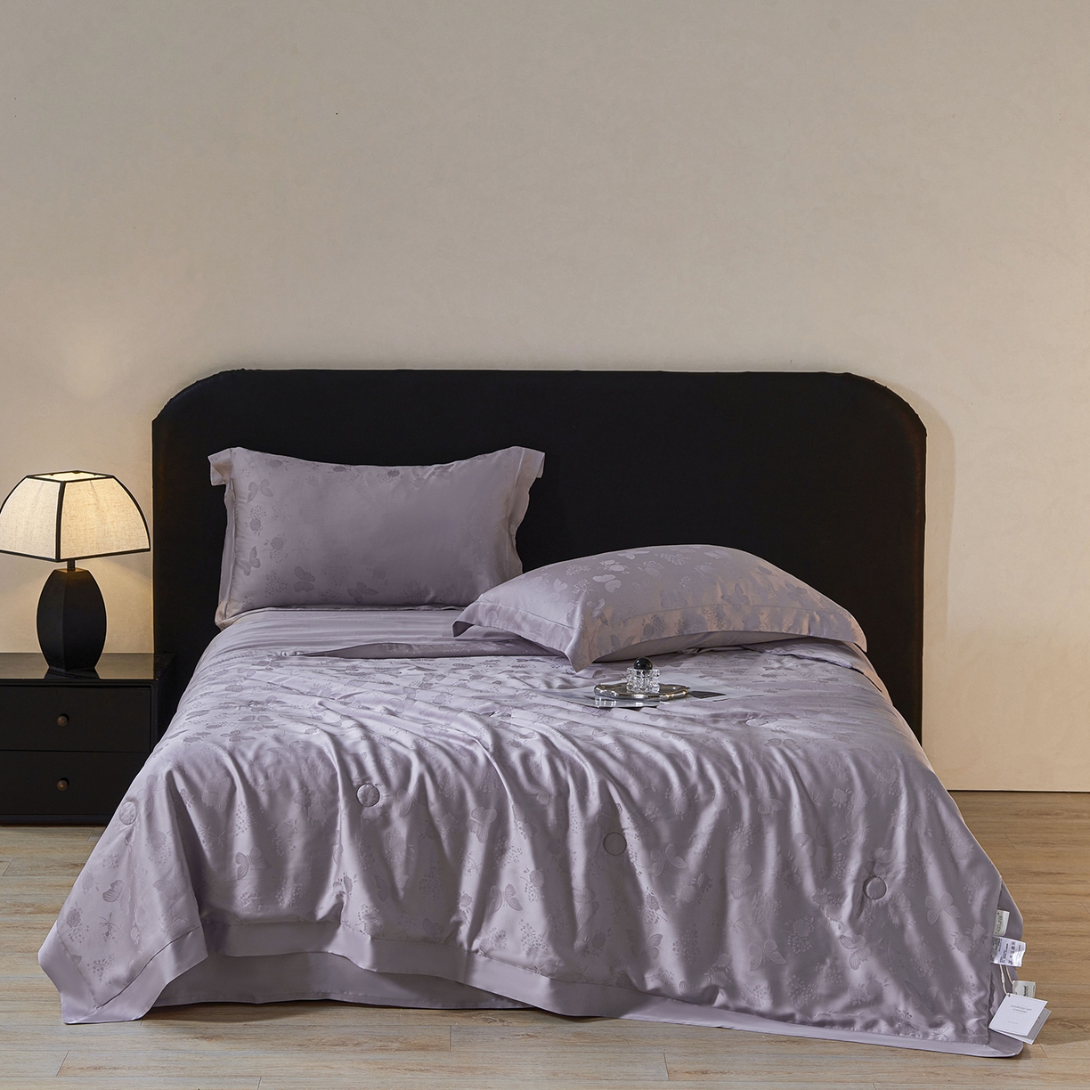 91家纺网 家纺一手货源 找家纺 久典家居 2026新款20%桑蚕丝+80%聚酯纤维提花夏被四件套-锦时系列 锦时-夏