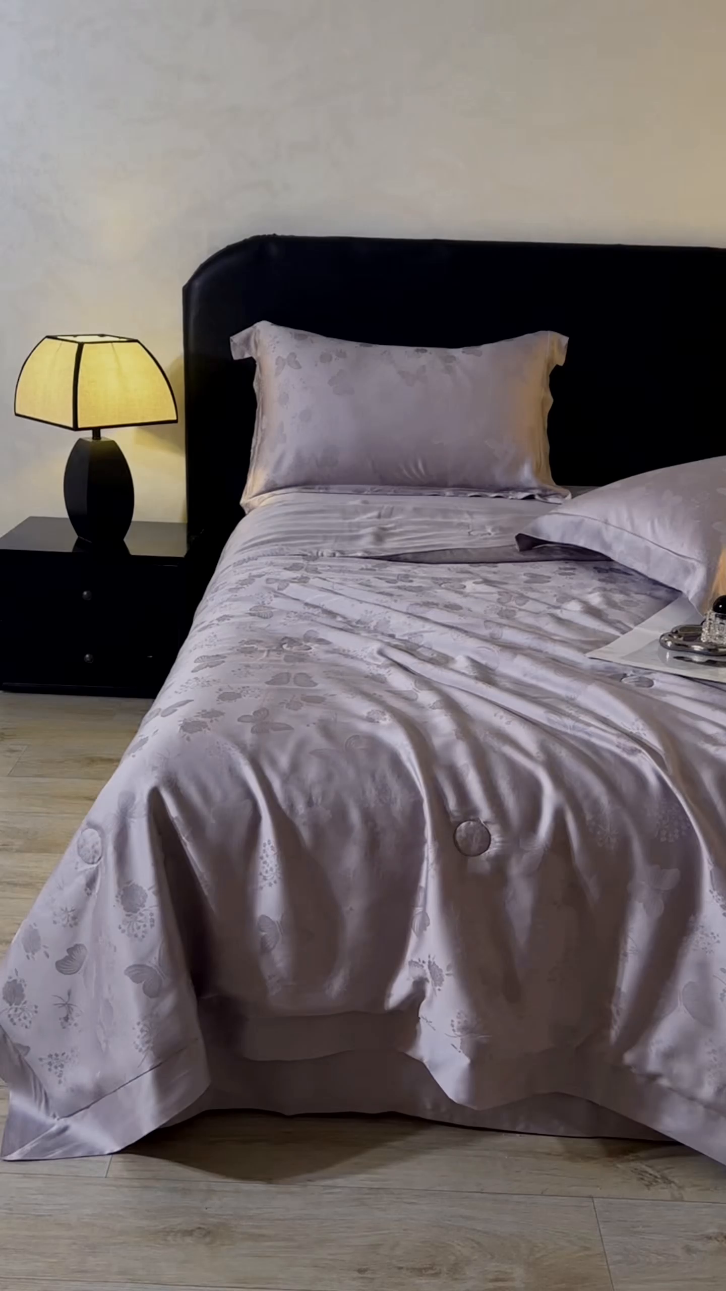 91家纺网 家纺一手货源 找家纺 久典家居 2026新款20%桑蚕丝+80%聚酯纤维提花夏被四件套-锦时系列 锦时-夏